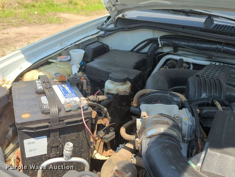 image for item MX9330 2015 Nissan Frontier  King Cab flatbed pickup truck