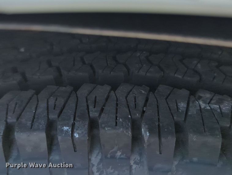 image for item MX9330 2015 Nissan Frontier  King Cab flatbed pickup truck