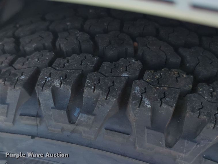 image for item MX9330 2015 Nissan Frontier  King Cab flatbed pickup truck