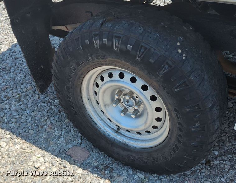 image for item MX9330 2015 Nissan Frontier  King Cab flatbed pickup truck