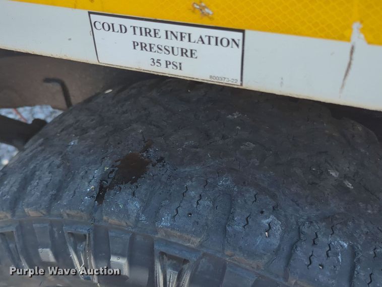 image for item MX9330 2015 Nissan Frontier  King Cab flatbed pickup truck