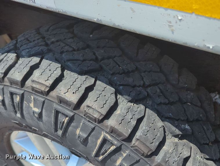 image for item MX9330 2015 Nissan Frontier  King Cab flatbed pickup truck