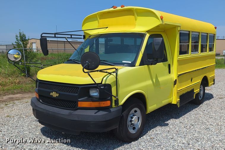 image for item MX9331 2004 Chevrolet Express G3500  school bus