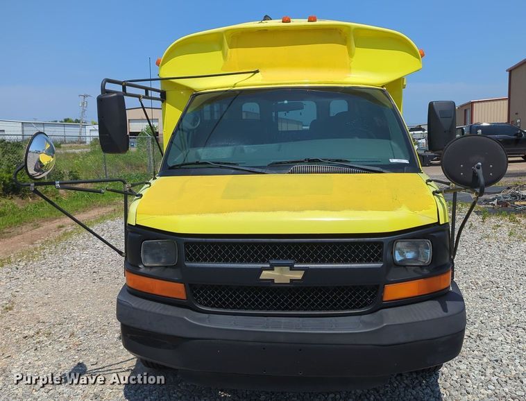 image for item MX9331 2004 Chevrolet Express G3500  school bus