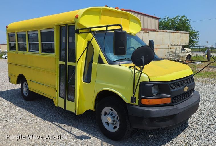 image for item MX9331 2004 Chevrolet Express G3500  school bus