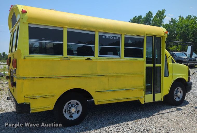 image for item MX9331 2004 Chevrolet Express G3500  school bus