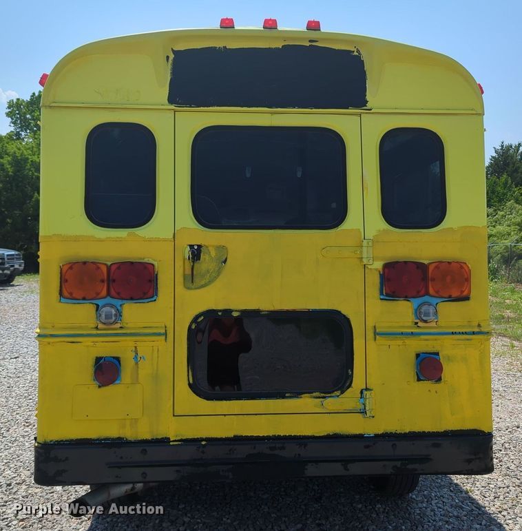 image for item MX9331 2004 Chevrolet Express G3500  school bus