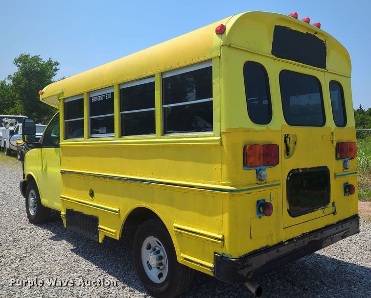 image for item MX9331 2004 Chevrolet Express G3500  school bus