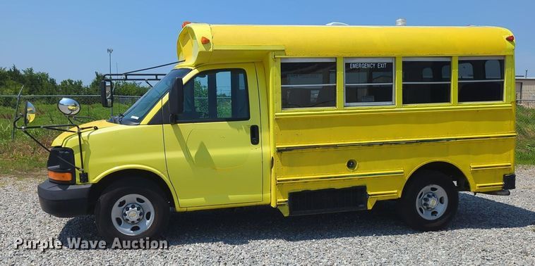 image for item MX9331 2004 Chevrolet Express G3500  school bus