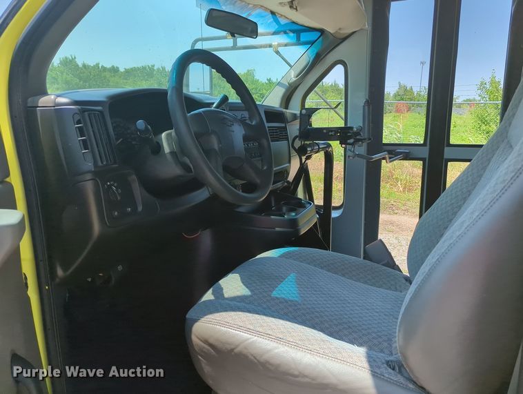 image for item MX9331 2004 Chevrolet Express G3500  school bus