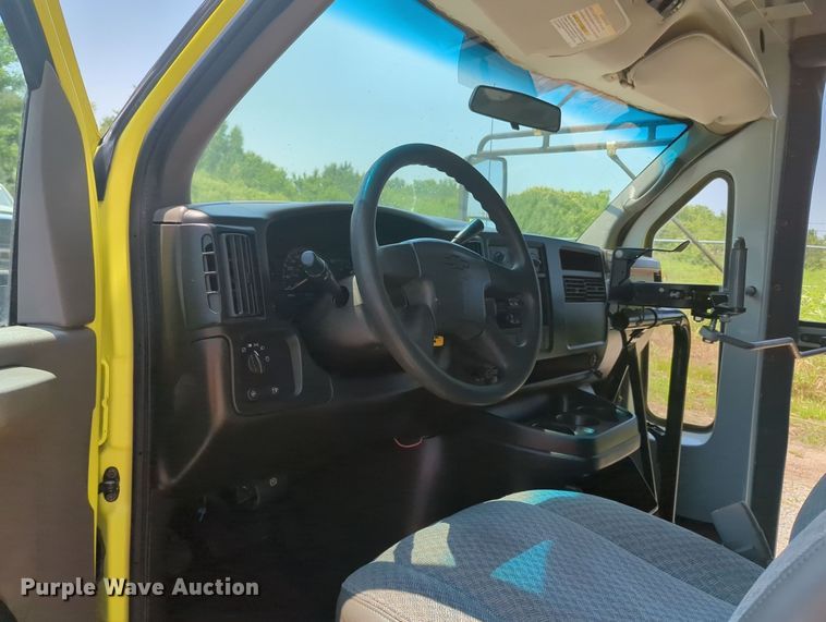 image for item MX9331 2004 Chevrolet Express G3500  school bus