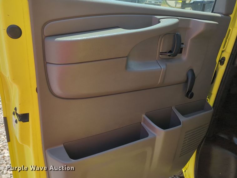 image for item MX9331 2004 Chevrolet Express G3500  school bus