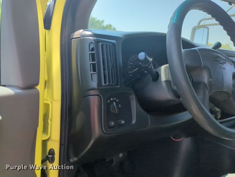 image for item MX9331 2004 Chevrolet Express G3500  school bus