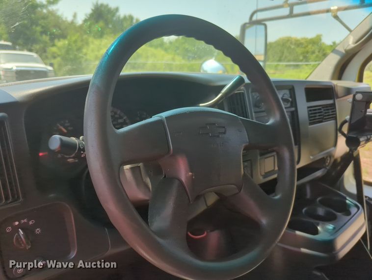 image for item MX9331 2004 Chevrolet Express G3500  school bus