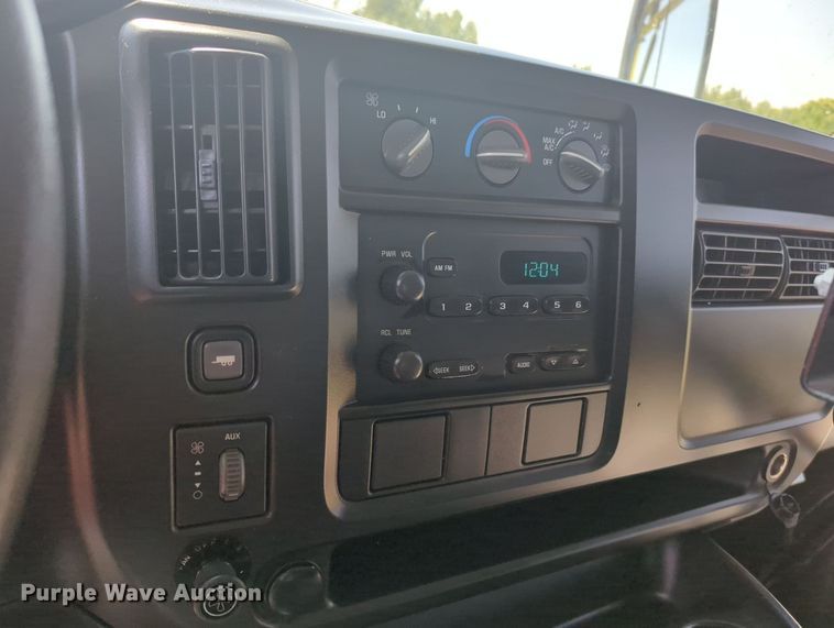 image for item MX9331 2004 Chevrolet Express G3500  school bus