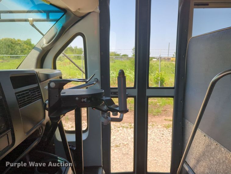 image for item MX9331 2004 Chevrolet Express G3500  school bus