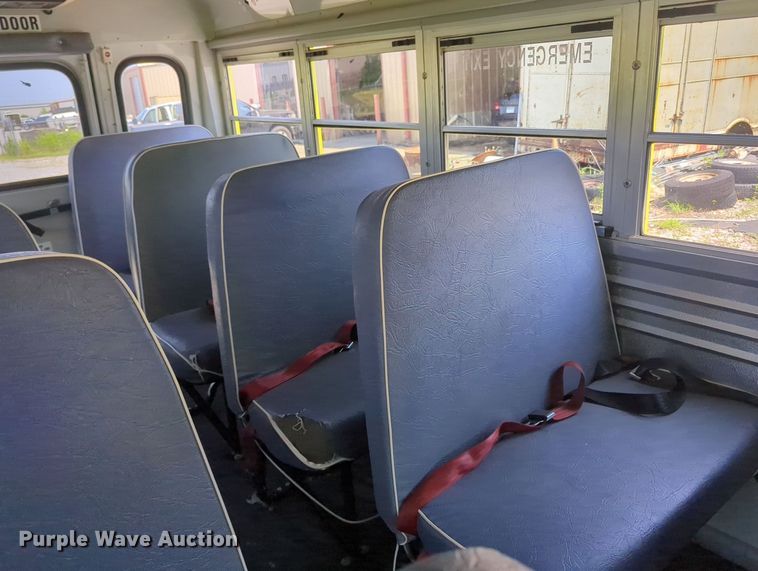 image for item MX9331 2004 Chevrolet Express G3500  school bus