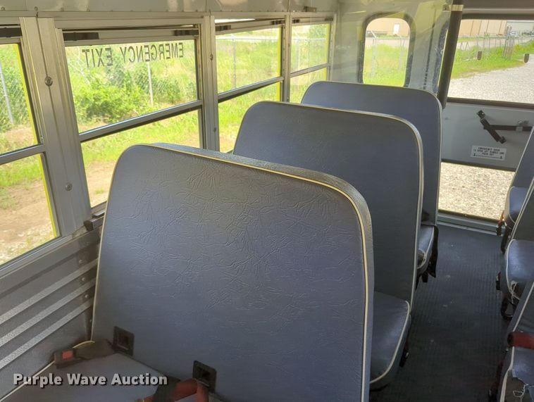 image for item MX9331 2004 Chevrolet Express G3500  school bus