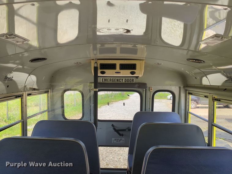 image for item MX9331 2004 Chevrolet Express G3500  school bus