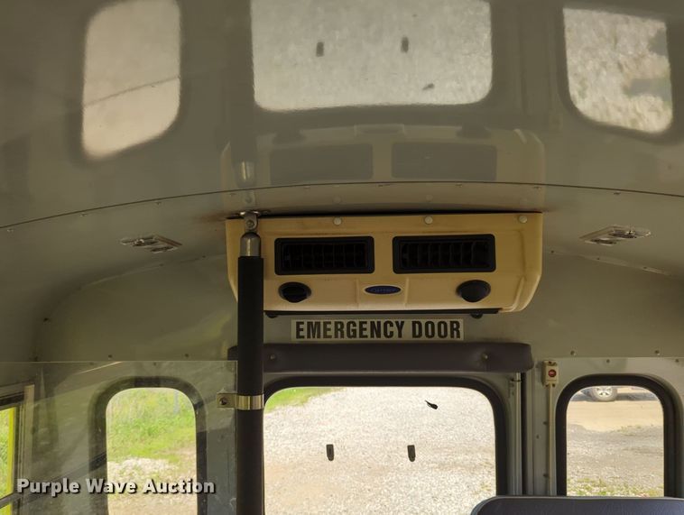 image for item MX9331 2004 Chevrolet Express G3500  school bus