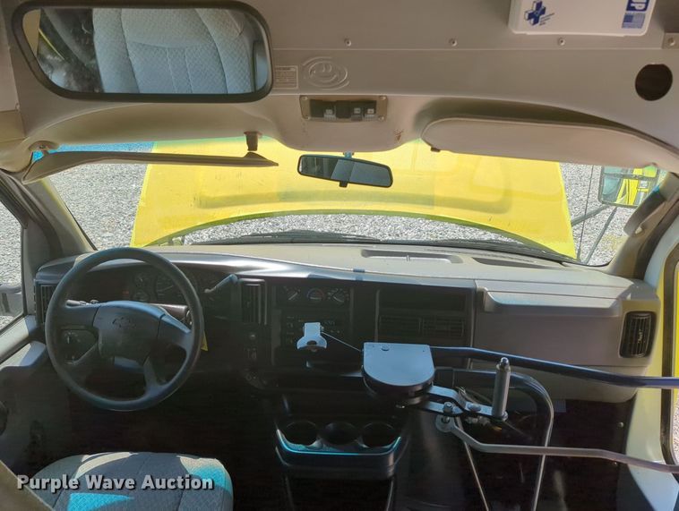 image for item MX9331 2004 Chevrolet Express G3500  school bus