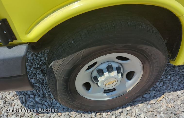 image for item MX9331 2004 Chevrolet Express G3500  school bus