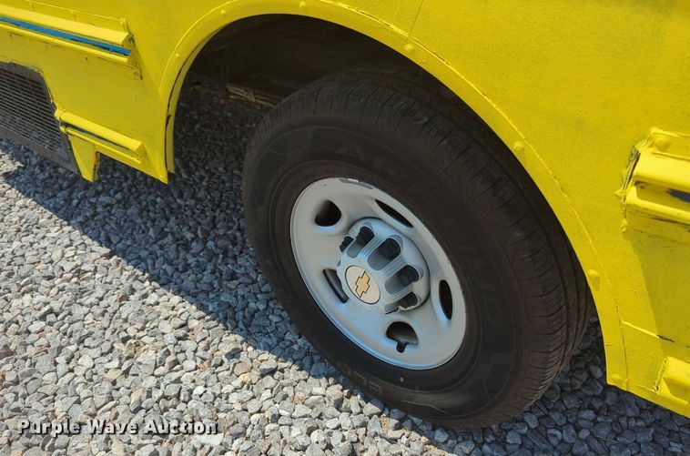 image for item MX9331 2004 Chevrolet Express G3500  school bus