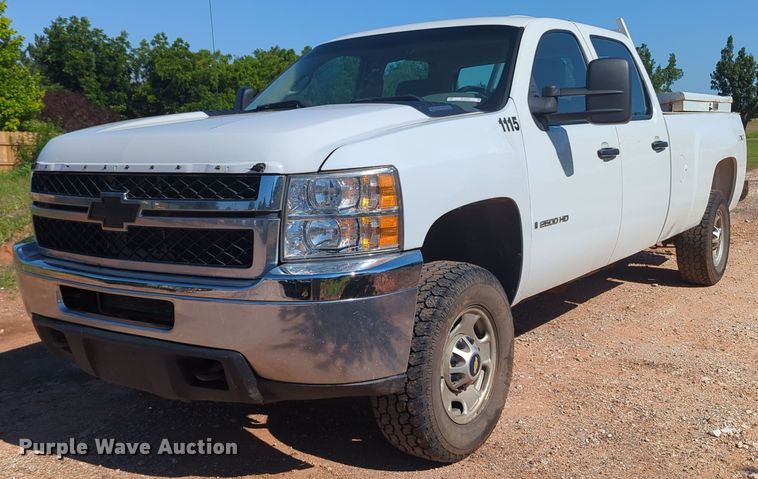 image for item MY9358 2011 Chevrolet Silverado 2500HD  Crew Cab pickup truck