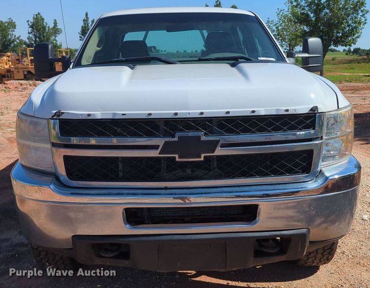 image for item MY9358 2011 Chevrolet Silverado 2500HD  Crew Cab pickup truck