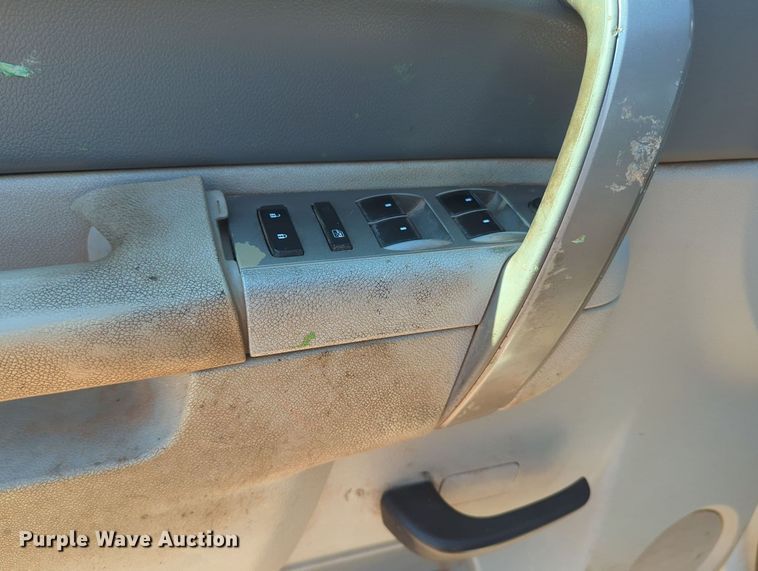 image for item MY9358 2011 Chevrolet Silverado 2500HD  Crew Cab pickup truck