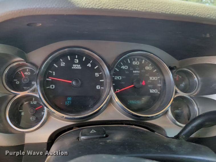 image for item MY9358 2011 Chevrolet Silverado 2500HD  Crew Cab pickup truck