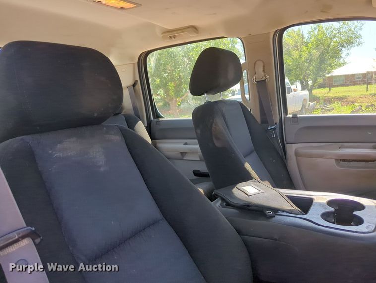 image for item MY9358 2011 Chevrolet Silverado 2500HD  Crew Cab pickup truck