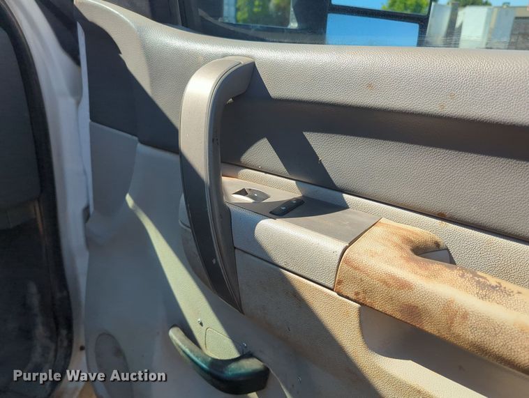 image for item MY9358 2011 Chevrolet Silverado 2500HD  Crew Cab pickup truck