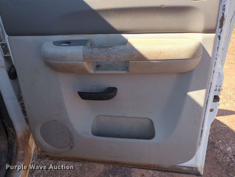 image for item MY9358 2011 Chevrolet Silverado 2500HD  Crew Cab pickup truck