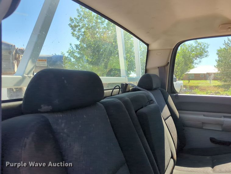 image for item MY9358 2011 Chevrolet Silverado 2500HD  Crew Cab pickup truck