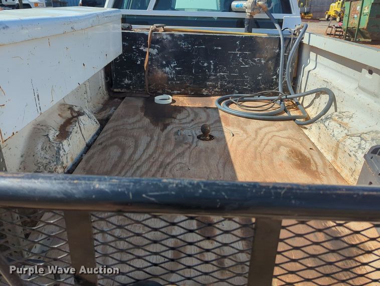 image for item MY9358 2011 Chevrolet Silverado 2500HD  Crew Cab pickup truck