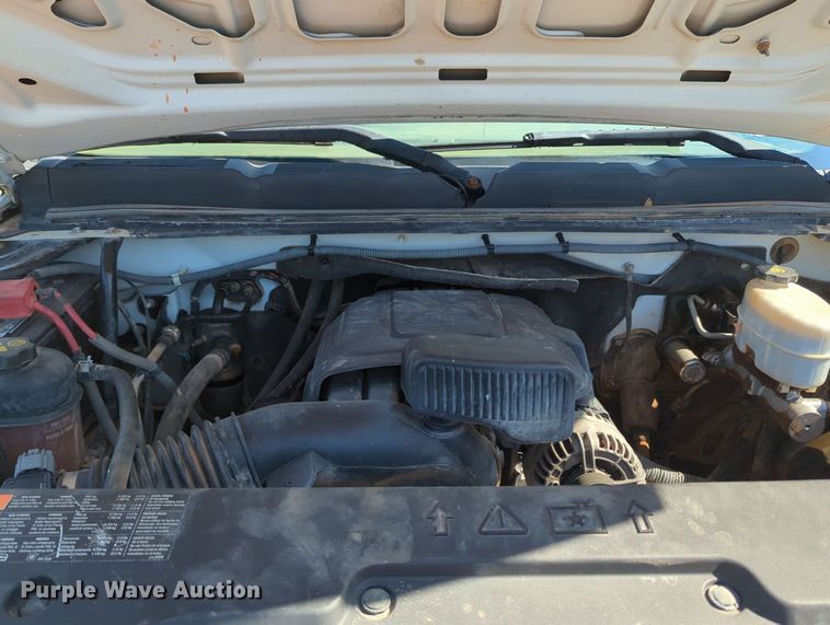 image for item MY9358 2011 Chevrolet Silverado 2500HD  Crew Cab pickup truck