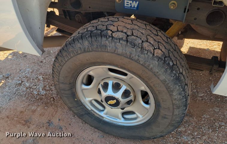 image for item MY9358 2011 Chevrolet Silverado 2500HD  Crew Cab pickup truck