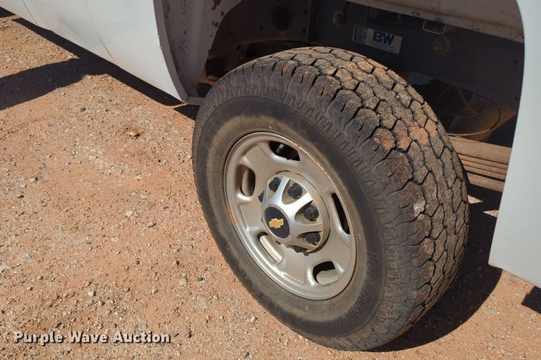 image for item MY9358 2011 Chevrolet Silverado 2500HD  Crew Cab pickup truck