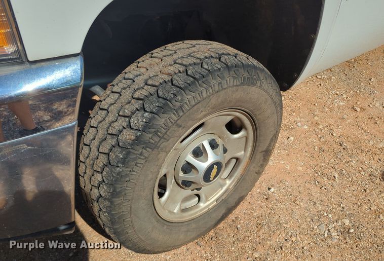 image for item MY9358 2011 Chevrolet Silverado 2500HD  Crew Cab pickup truck