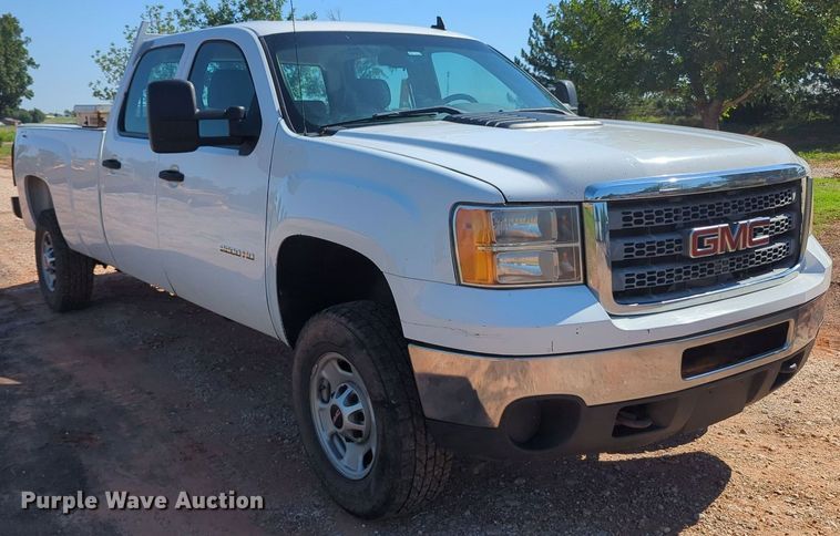 image for item MY9359 2013 GMC Sierra 2500HD  Crew Cab pickup truck