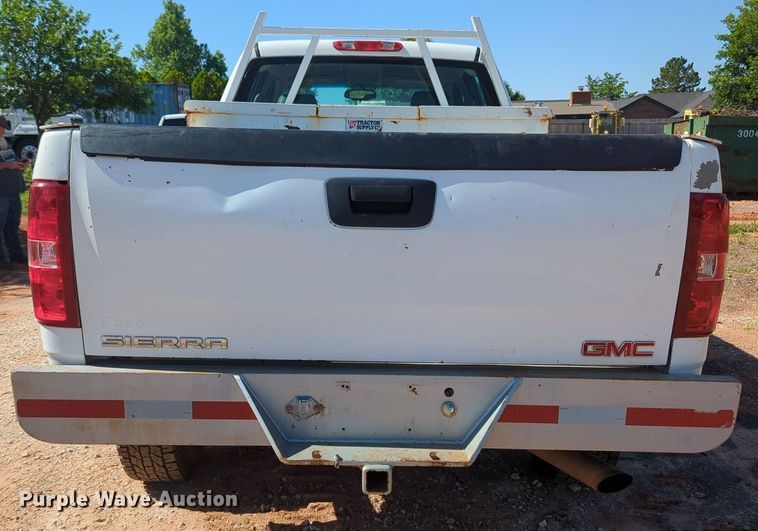 image for item MY9359 2013 GMC Sierra 2500HD  Crew Cab pickup truck