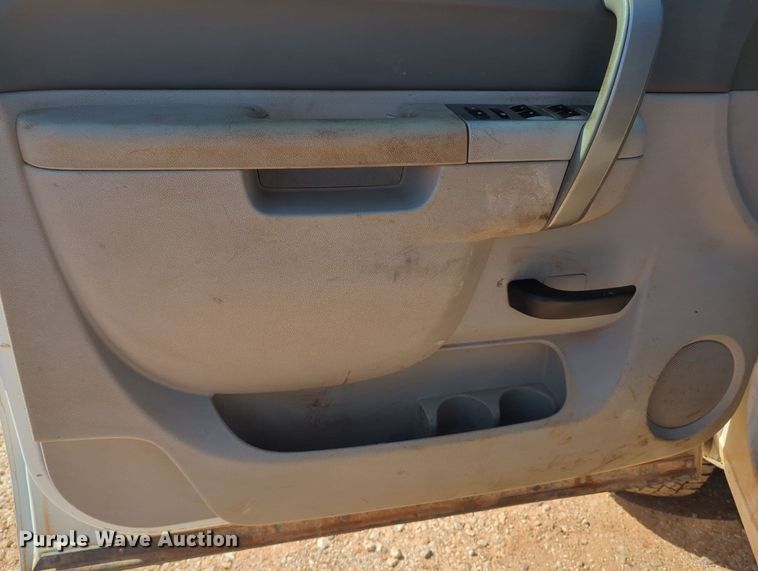 image for item MY9359 2013 GMC Sierra 2500HD  Crew Cab pickup truck