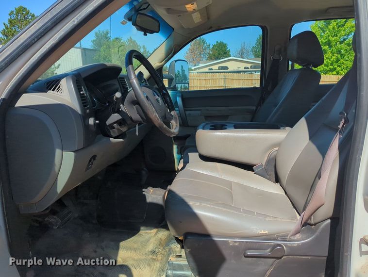 image for item MY9359 2013 GMC Sierra 2500HD  Crew Cab pickup truck