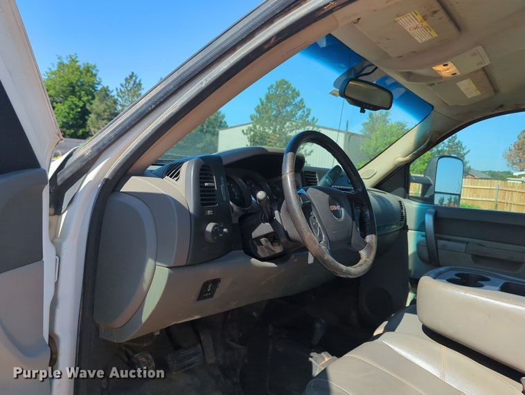 image for item MY9359 2013 GMC Sierra 2500HD  Crew Cab pickup truck