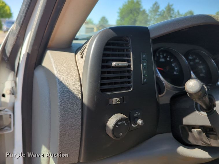 image for item MY9359 2013 GMC Sierra 2500HD  Crew Cab pickup truck