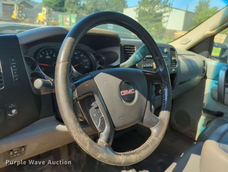 image for item MY9359 2013 GMC Sierra 2500HD  Crew Cab pickup truck