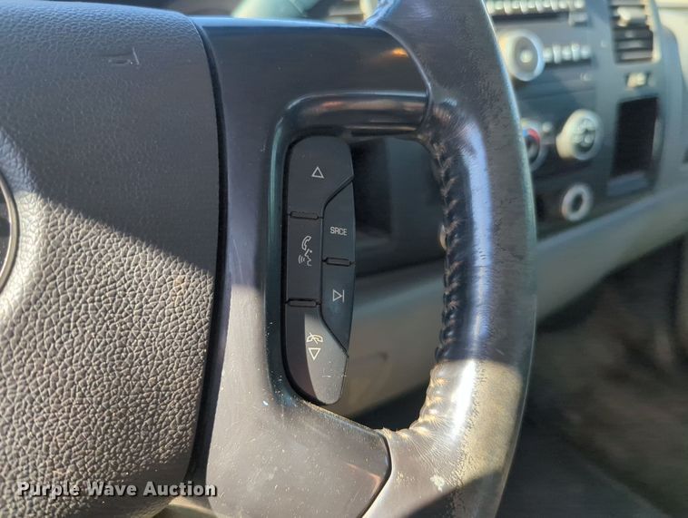 image for item MY9359 2013 GMC Sierra 2500HD  Crew Cab pickup truck