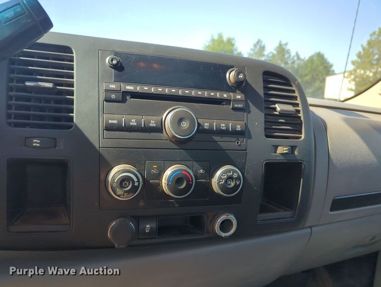 image for item MY9359 2013 GMC Sierra 2500HD  Crew Cab pickup truck