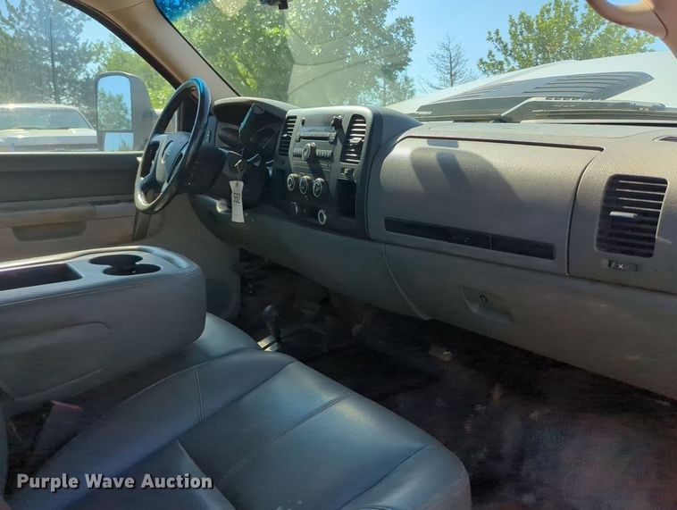 image for item MY9359 2013 GMC Sierra 2500HD  Crew Cab pickup truck